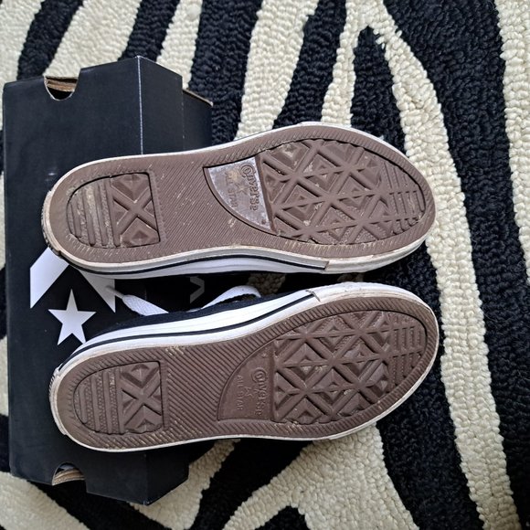 Youth Black Converse Sneakers size 13 - Picture 3 of 4